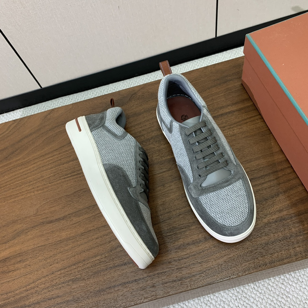 【Loro Piana】男款网面拼接休闲鞋。简约时尚，鞋面采用网面拼接牛反绒。羊皮垫脚。定制橡胶底。码数
