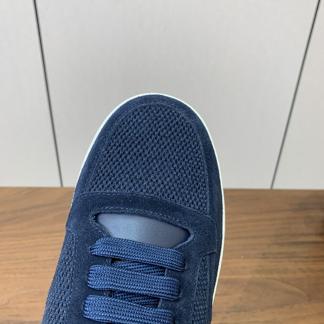 【Loro Piana】男款网面拼接休闲鞋。简约时尚，鞋面采用网面拼接牛反绒。羊皮垫脚。定制橡胶底。码数