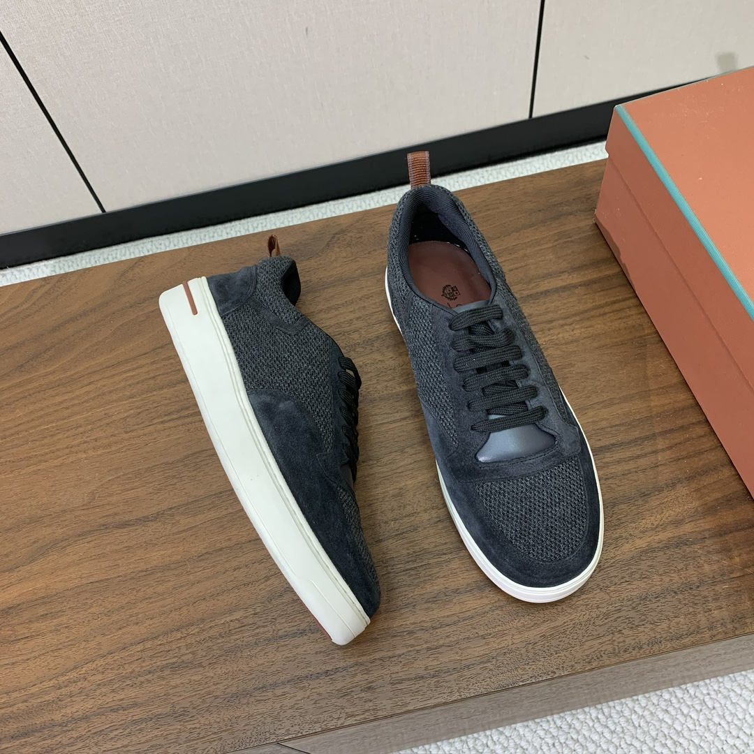 【Loro Piana】男款网面拼接休闲鞋。简约时尚，鞋面采用网面拼接牛反绒。羊皮垫脚。定制橡胶底。码数