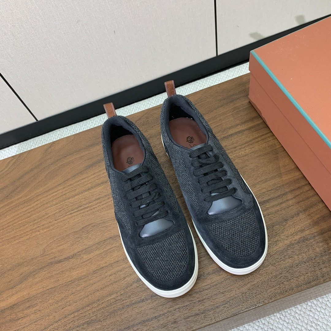 【Loro Piana】男款网面拼接休闲鞋。简约时尚，鞋面采用网面拼接牛反绒。羊皮垫脚。定制橡胶底。码数