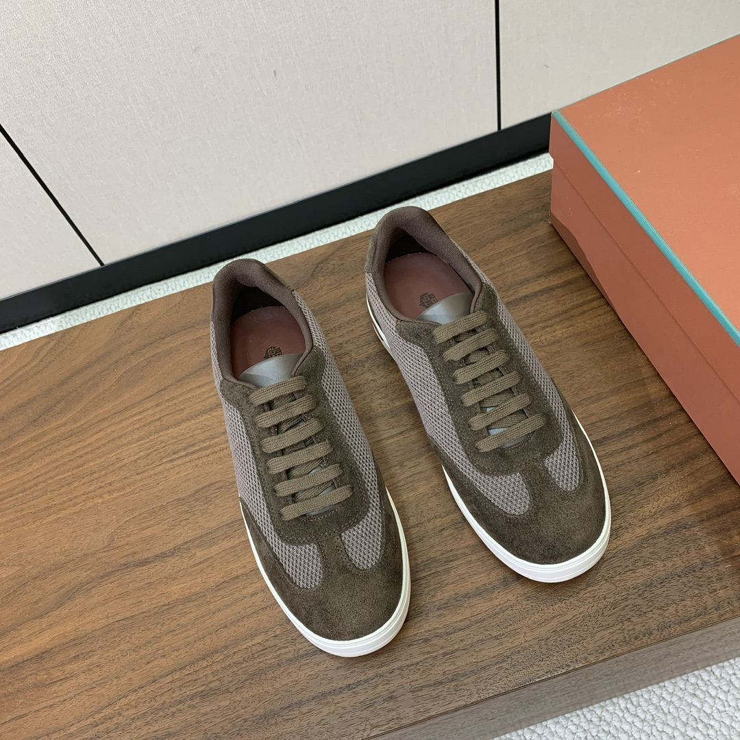 【Loro Piana】男款网面拼接休闲鞋。简约时尚，鞋面采用网面拼接牛反绒。羊皮垫脚。定制橡胶底。码数