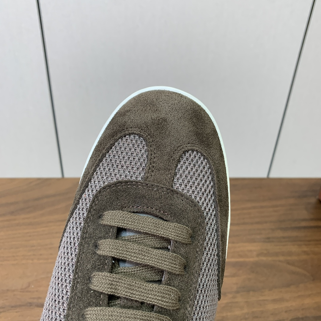 【Loro Piana】男款网面拼接休闲鞋。简约时尚，鞋面采用网面拼接牛反绒。羊皮垫脚。定制橡胶底。码数