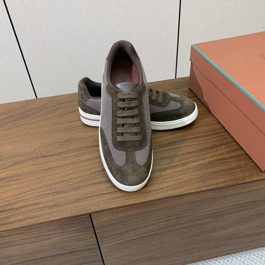 【Loro Piana】男款网面拼接休闲鞋。简约时尚，鞋面采用网面拼接牛反绒。羊皮垫脚。定制橡胶底。码数