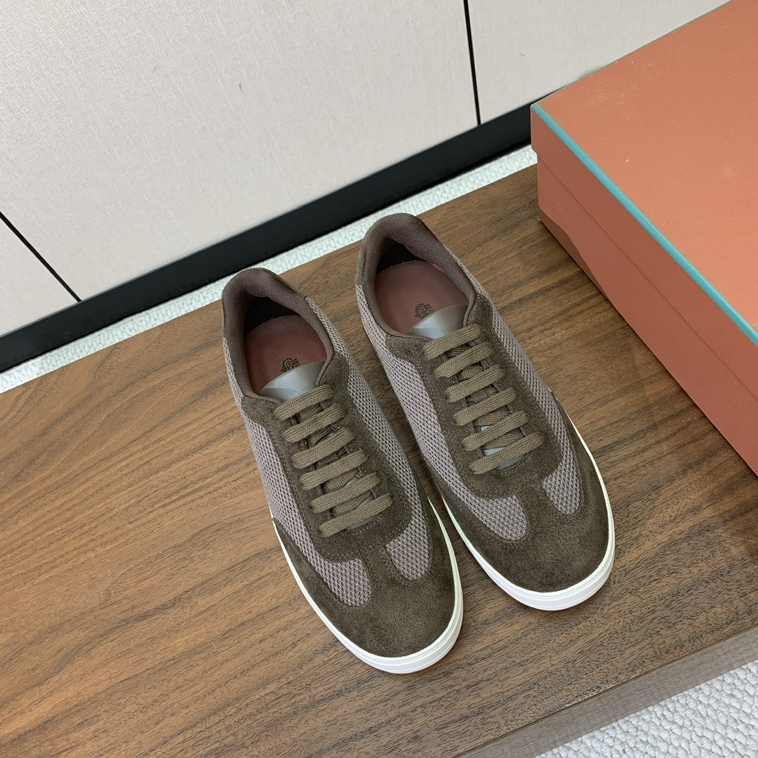 【Loro Piana】男款网面拼接休闲鞋。简约时尚，鞋面采用网面拼接牛反绒。羊皮垫脚。定制橡胶底。码数