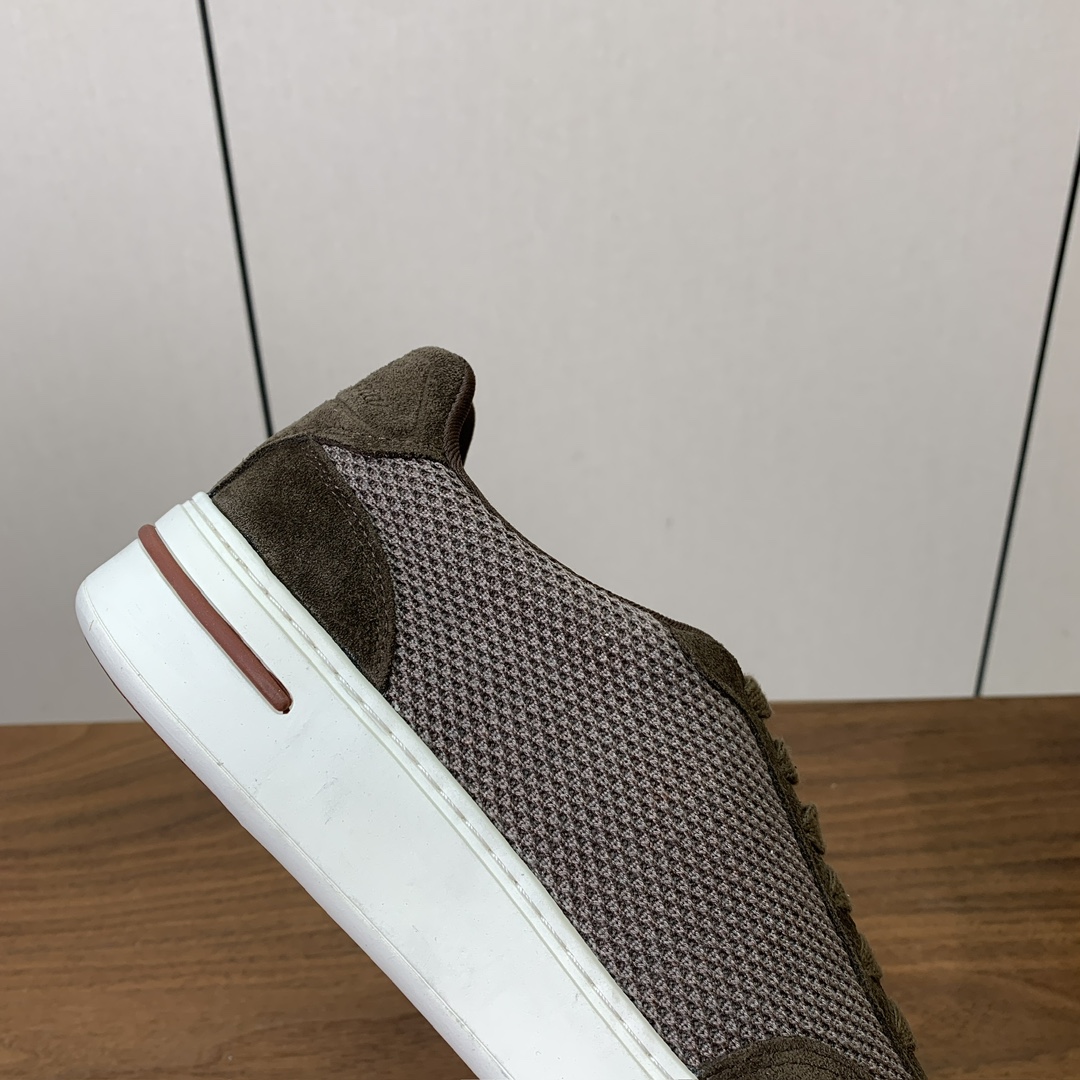 【Loro Piana】男款网面拼接休闲鞋。简约时尚，鞋面采用网面拼接牛反绒。羊皮垫脚。定制橡胶底。码数