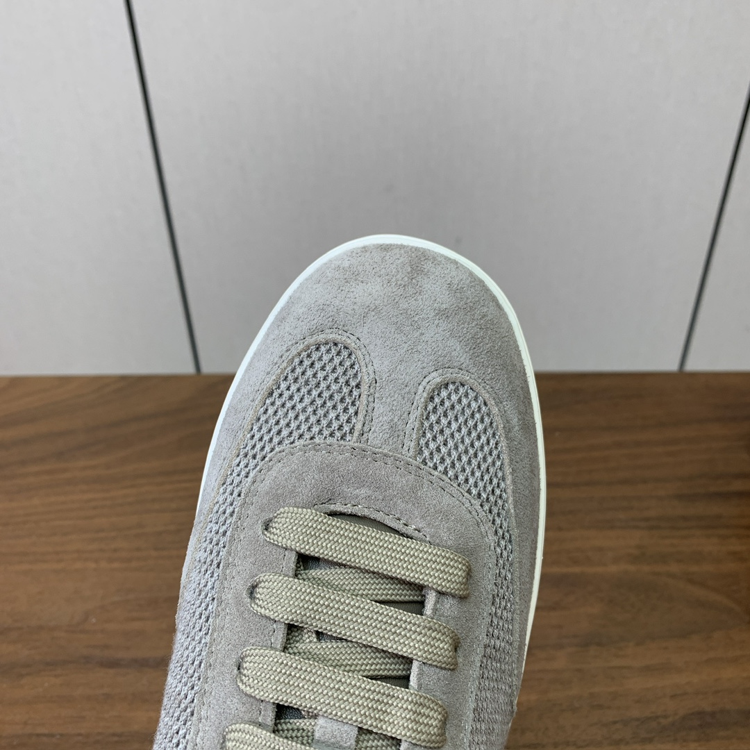 【Loro Piana】男款网面拼接休闲鞋。简约时尚，鞋面采用网面拼接牛反绒。羊皮垫脚。定制橡胶底。码数