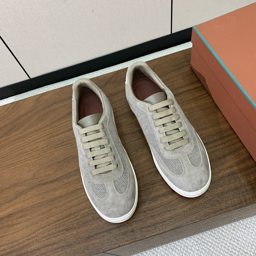 【Loro Piana】男款网面拼接休闲鞋。简约时尚，鞋面采用网面拼接牛反绒。羊皮垫脚。定制橡胶底。码数