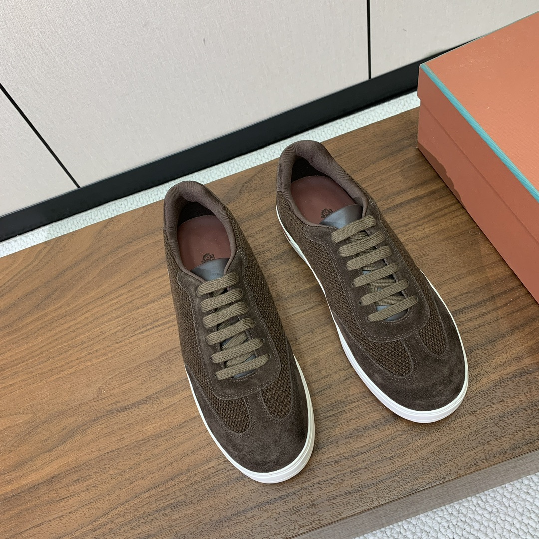 【Loro Piana】男款网面拼接休闲鞋。简约时尚，鞋面采用网面拼接牛反绒。羊皮垫脚。定制橡胶底。码数