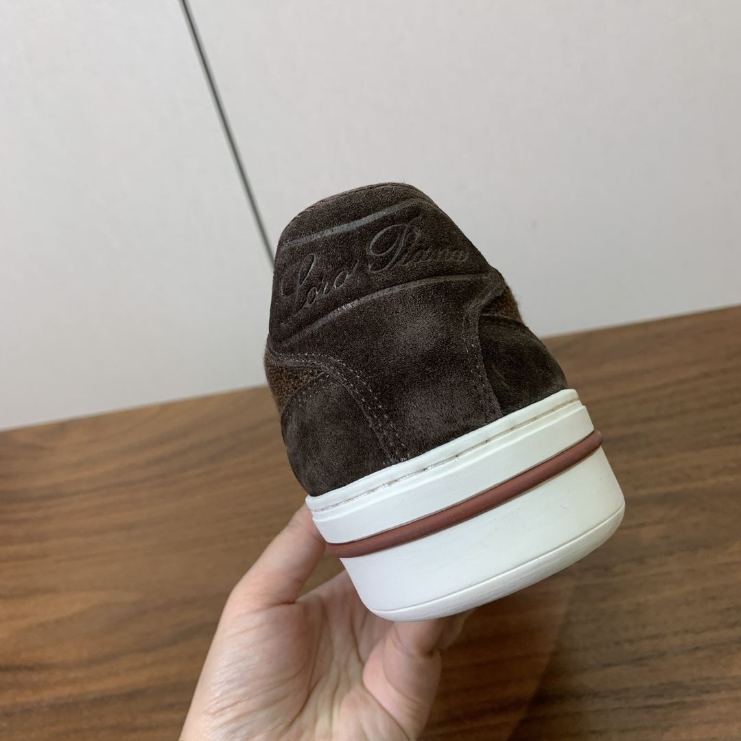 【Loro Piana】男款网面拼接休闲鞋。简约时尚，鞋面采用网面拼接牛反绒。羊皮垫脚。定制橡胶底。码数