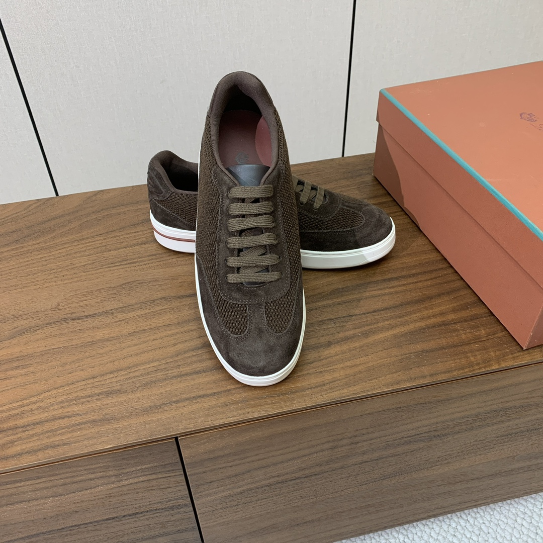 【Loro Piana】男款网面拼接休闲鞋。简约时尚，鞋面采用网面拼接牛反绒。羊皮垫脚。定制橡胶底。码数