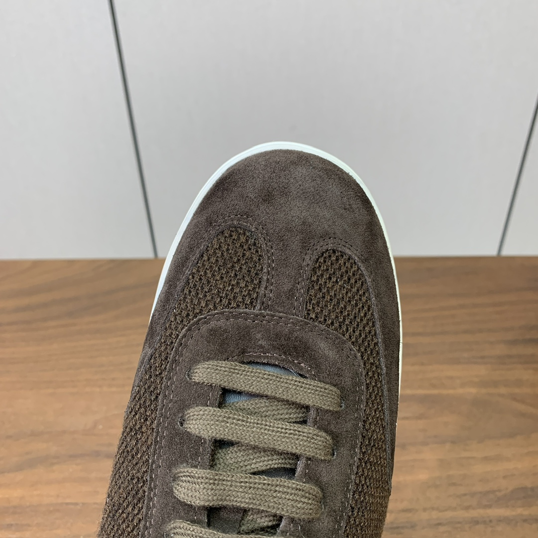 【Loro Piana】男款网面拼接休闲鞋。简约时尚，鞋面采用网面拼接牛反绒。羊皮垫脚。定制橡胶底。码数