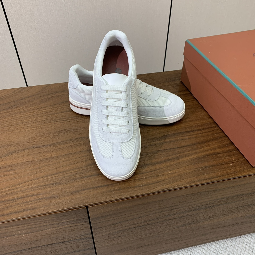 【Loro Piana】男款网面拼接休闲鞋。简约时尚，鞋面采用网面拼接牛反绒。羊皮垫脚。定制橡胶底。码数