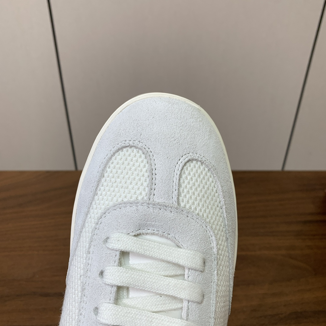 【Loro Piana】男款网面拼接休闲鞋。简约时尚，鞋面采用网面拼接牛反绒。羊皮垫脚。定制橡胶底。码数