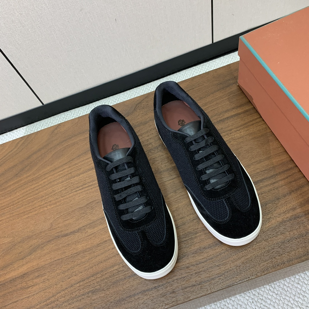 【Loro Piana】男款网面拼接休闲鞋。简约时尚，鞋面采用网面拼接牛反绒。羊皮垫脚。定制橡胶底。码数