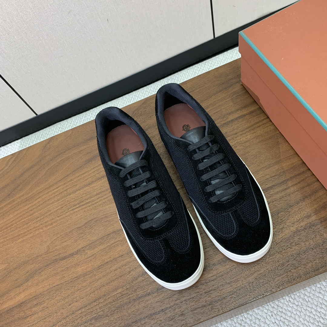 【Loro Piana】男款网面拼接休闲鞋。简约时尚，鞋面采用网面拼接牛反绒。羊皮垫脚。定制橡胶底。码数