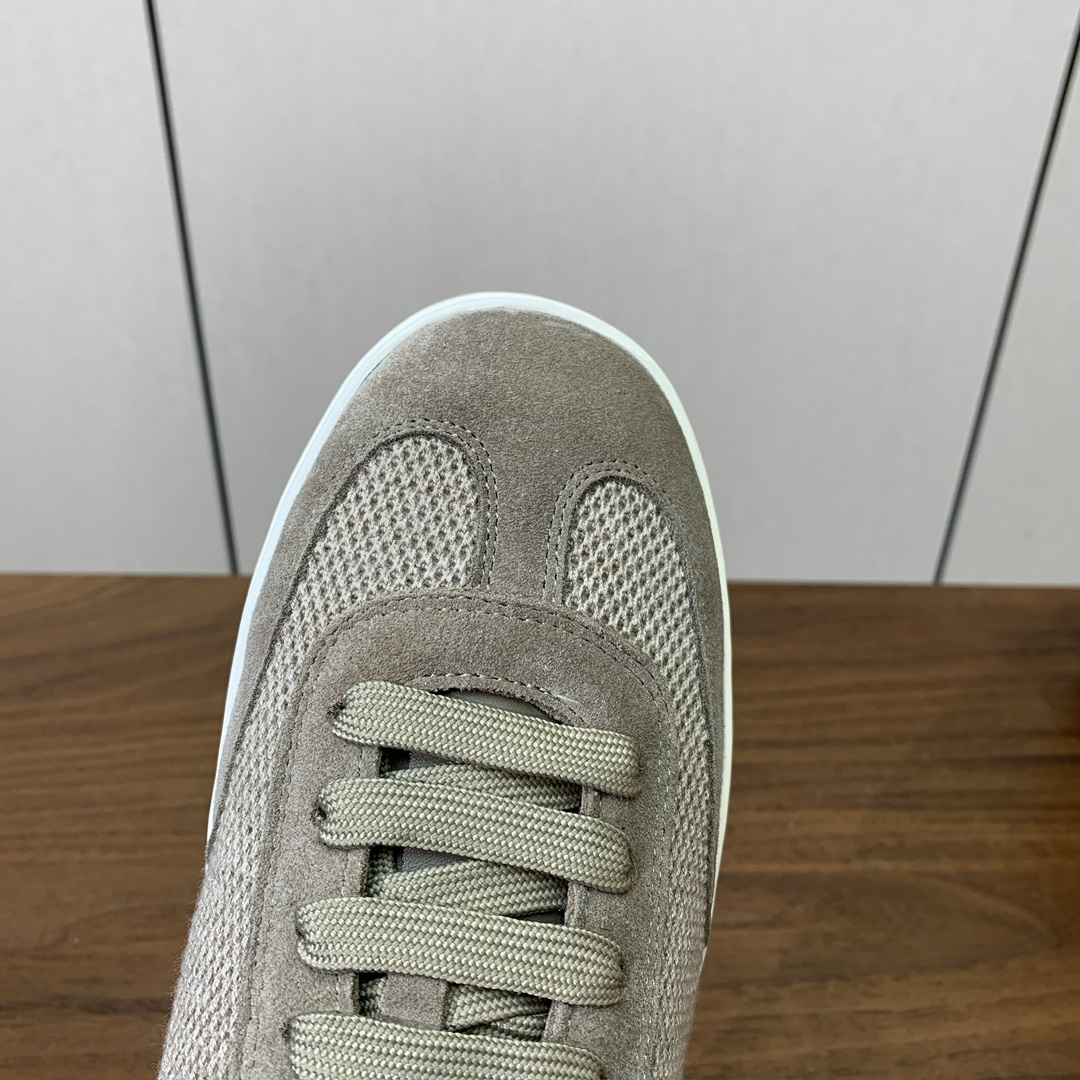 【Loro Piana】男款网面拼接休闲鞋。简约时尚，鞋面采用网面拼接牛反绒。羊皮垫脚。定制橡胶底。码数