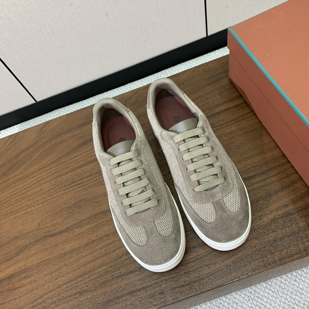 【Loro Piana】男款网面拼接休闲鞋。简约时尚，鞋面采用网面拼接牛反绒。羊皮垫脚。定制橡胶底。码数