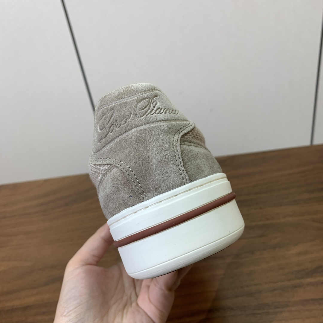 【Loro Piana】男款网面拼接休闲鞋。简约时尚，鞋面采用网面拼接牛反绒。羊皮垫脚。定制橡胶底。码数