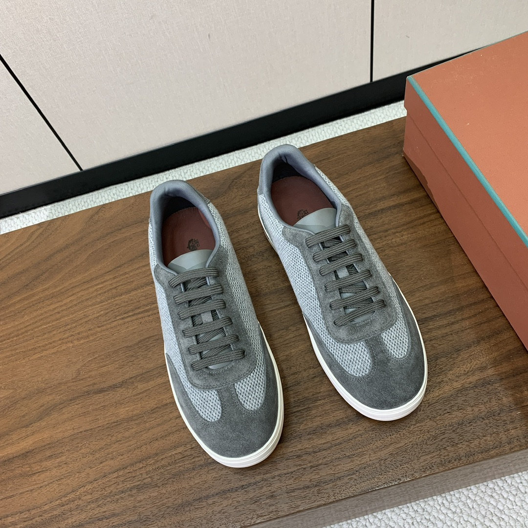 【Loro Piana】男款网面拼接休闲鞋。简约时尚，鞋面采用网面拼接牛反绒。羊皮垫脚。定制橡胶底。码数