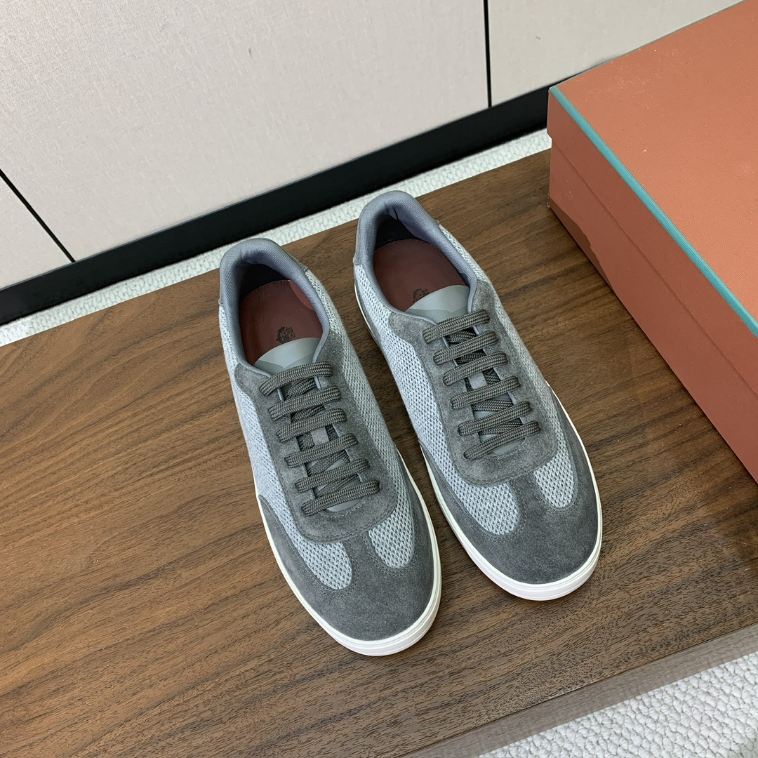 【Loro Piana】男款网面拼接休闲鞋。简约时尚，鞋面采用网面拼接牛反绒。羊皮垫脚。定制橡胶底。码数