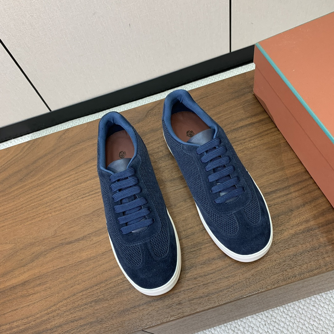 【Loro Piana】男款网面拼接休闲鞋。简约时尚，鞋面采用网面拼接牛反绒。羊皮垫脚。定制橡胶底。码数