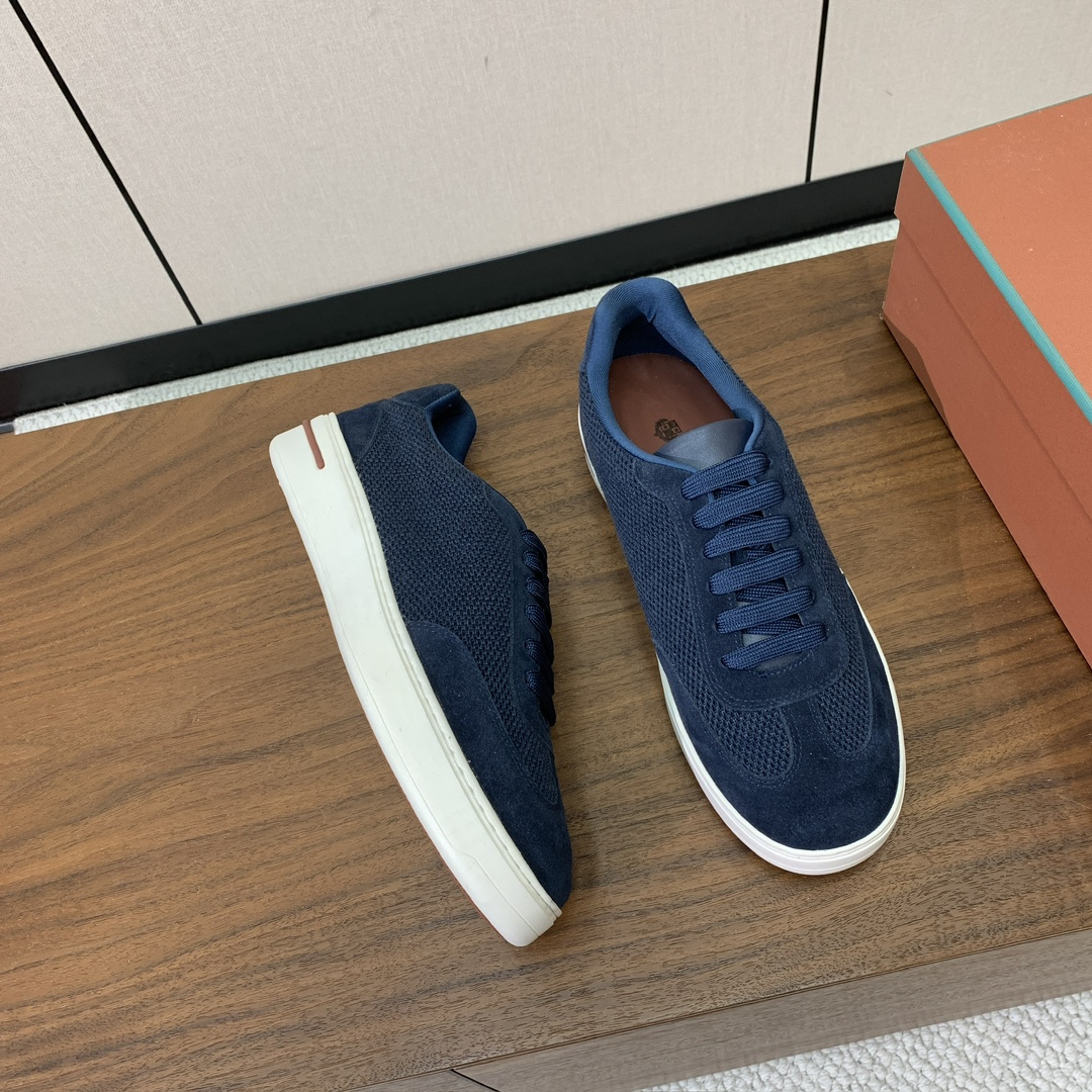【Loro Piana】男款网面拼接休闲鞋。简约时尚，鞋面采用网面拼接牛反绒。羊皮垫脚。定制橡胶底。码数