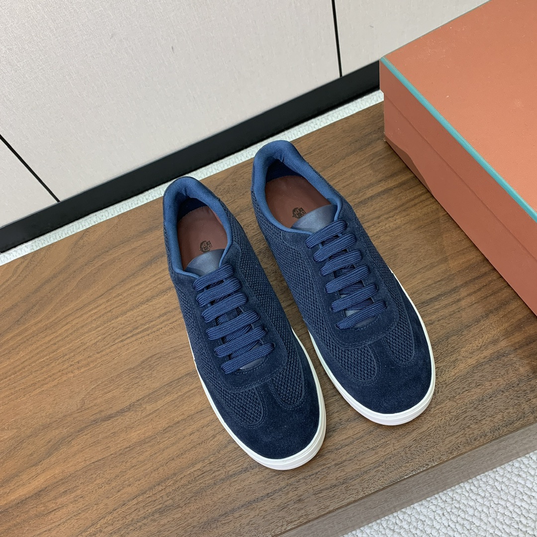 【Loro Piana】男款网面拼接休闲鞋。简约时尚，鞋面采用网面拼接牛反绒。羊皮垫脚。定制橡胶底。码数