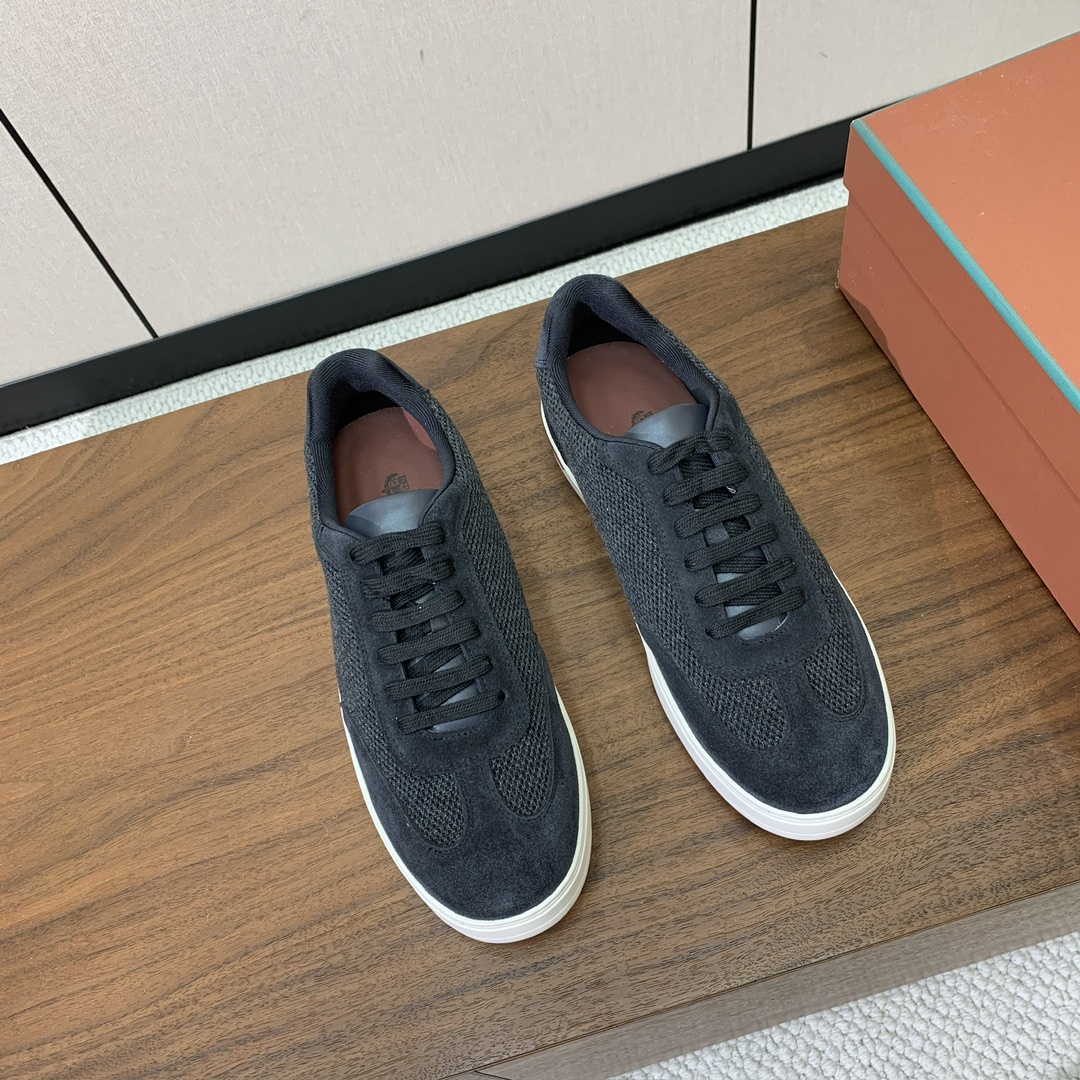 【Loro Piana】男款网面拼接休闲鞋。简约时尚，鞋面采用网面拼接牛反绒。羊皮垫脚。定制橡胶底。码数