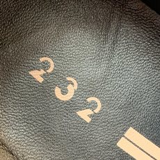 【Zegna】系带休闲鞋。饰有标志性三重交叉松紧细节,灵感源于三重手缝线迹造型,彰显了杰尼亚的悠久传承。 【Zegna】系带休闲鞋。饰有标志性三重交叉松紧细节,灵感源于三重手缝线迹造型,彰显了杰尼亚的悠久传承。