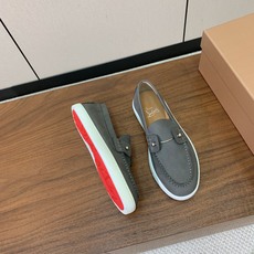 【Christian Loubout*n】情侣款乐富鞋。设计简洁经典,上脚非常舒适百搭!鞋面羊京、牛皮。 【Christian Loubout*n】情侣款乐富鞋。设计简洁经典,上脚非常舒适百搭!鞋面羊京、牛皮。