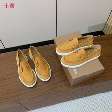 【Christian Loubout*n】情侣款乐富鞋。设计简洁经典,上脚非常舒适百搭!鞋面羊京、牛皮。 【Christian Loubout*n】情侣款乐富鞋。设计简洁经典,上脚非常舒适百搭!鞋面羊京、牛皮。