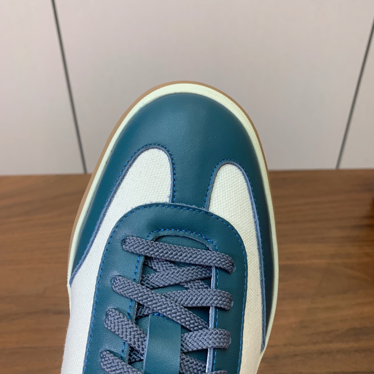 【Loro Piana】拼色德训鞋。简约时尚，鞋面采用牛皮➕定制布料。羊皮内里及垫脚。进口耐磨橡胶成型底