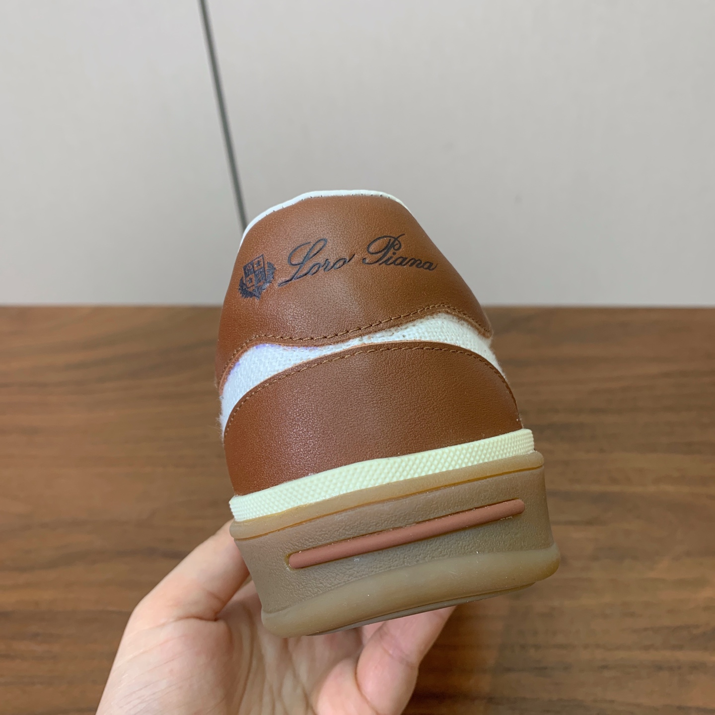 【Loro Piana】拼色德训鞋。简约时尚，鞋面采用牛皮➕定制布料。羊皮内里及垫脚。进口耐磨橡胶成型底