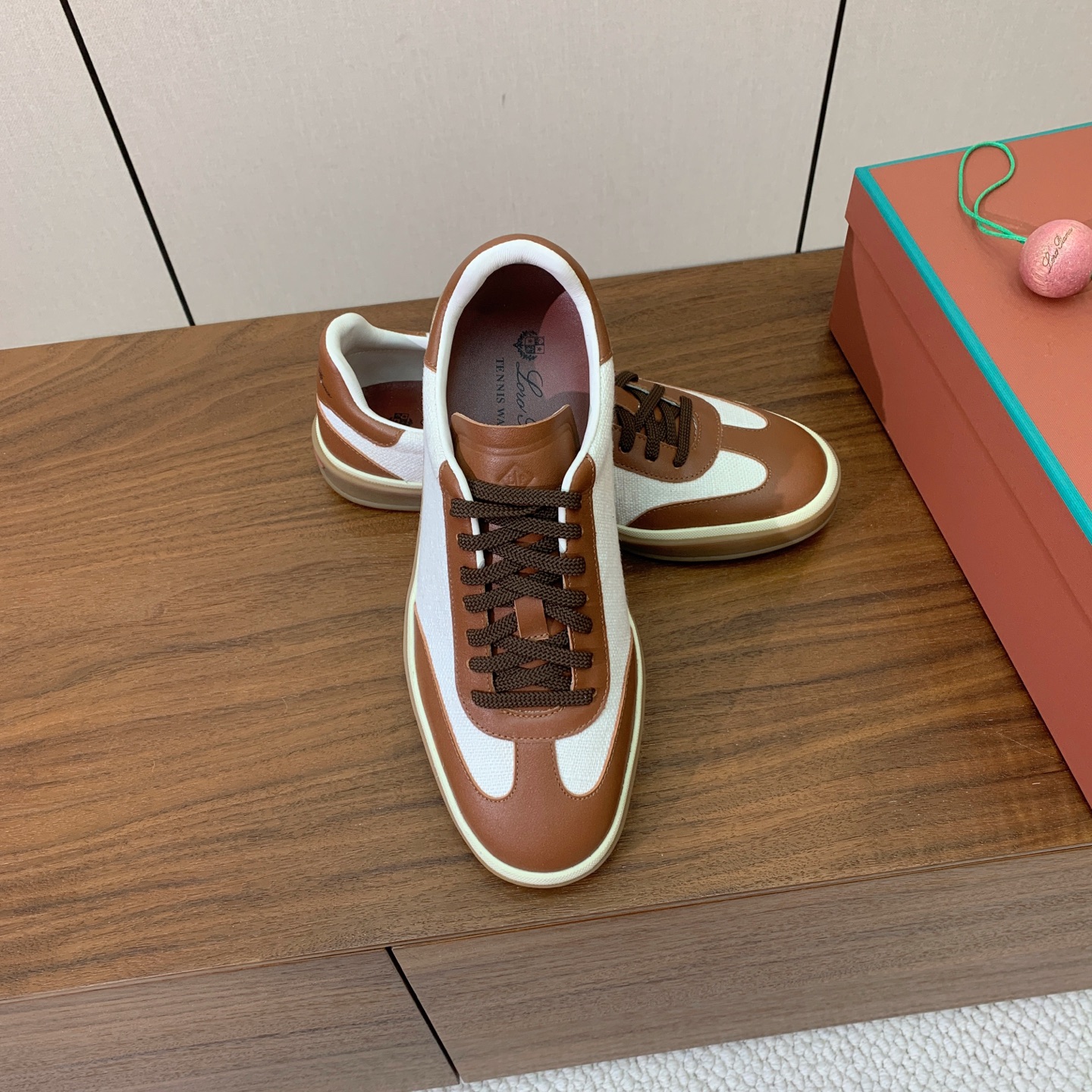 【Loro Piana】拼色德训鞋。简约时尚，鞋面采用牛皮➕定制布料。羊皮内里及垫脚。进口耐磨橡胶成型底