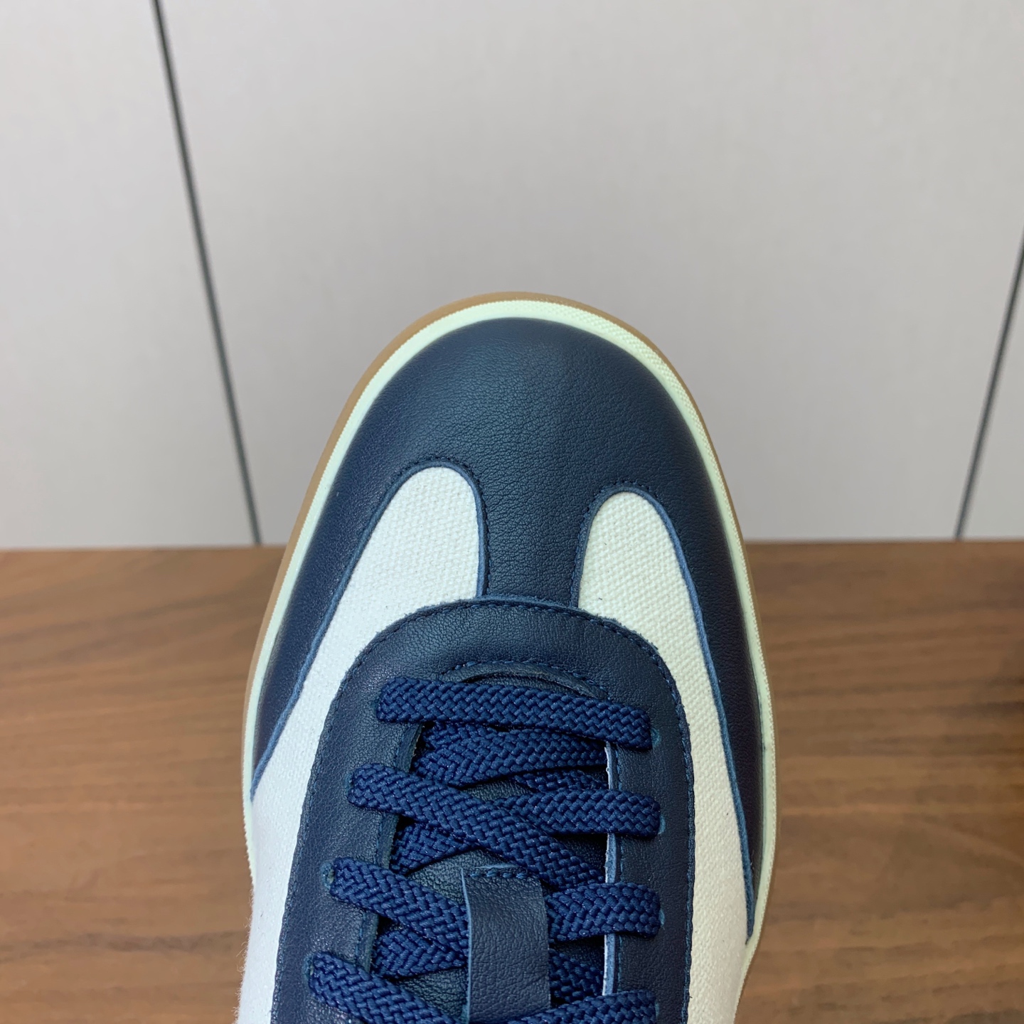 【Loro Piana】拼色德训鞋。简约时尚，鞋面采用牛皮➕定制布料。羊皮内里及垫脚。进口耐磨橡胶成型底