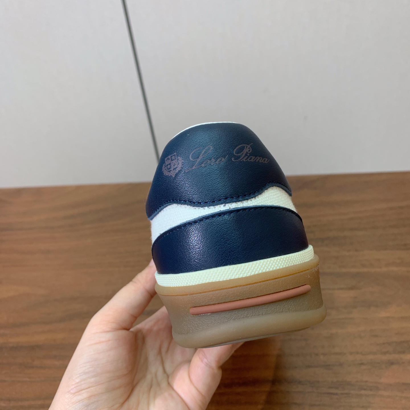 【Loro Piana】拼色德训鞋。简约时尚，鞋面采用牛皮➕定制布料。羊皮内里及垫脚。进口耐磨橡胶成型底