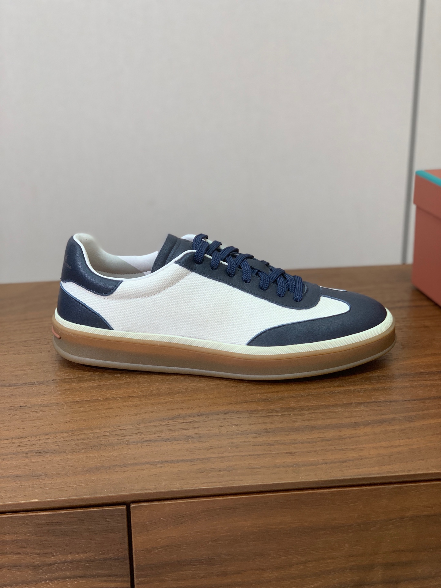 【Loro Piana】拼色德训鞋。简约时尚，鞋面采用牛皮➕定制布料。羊皮内里及垫脚。进口耐磨橡胶成型底