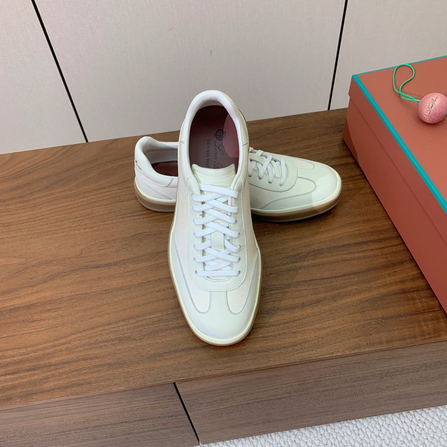 【Loro Piana】拼色德训鞋。简约时尚，鞋面采用牛皮➕定制布料。羊皮内里及垫脚。进口耐磨橡胶成型底