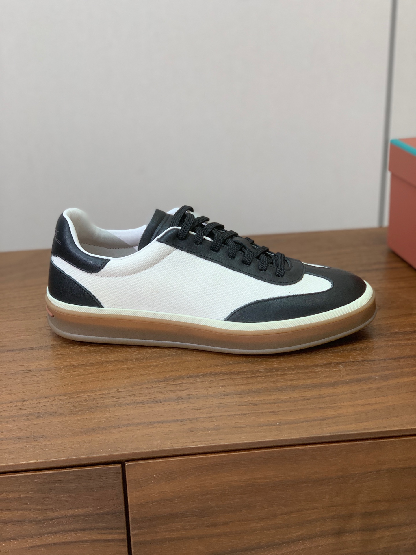 【Loro Piana】拼色德训鞋。简约时尚，鞋面采用牛皮➕定制布料。羊皮内里及垫脚。进口耐磨橡胶成型底