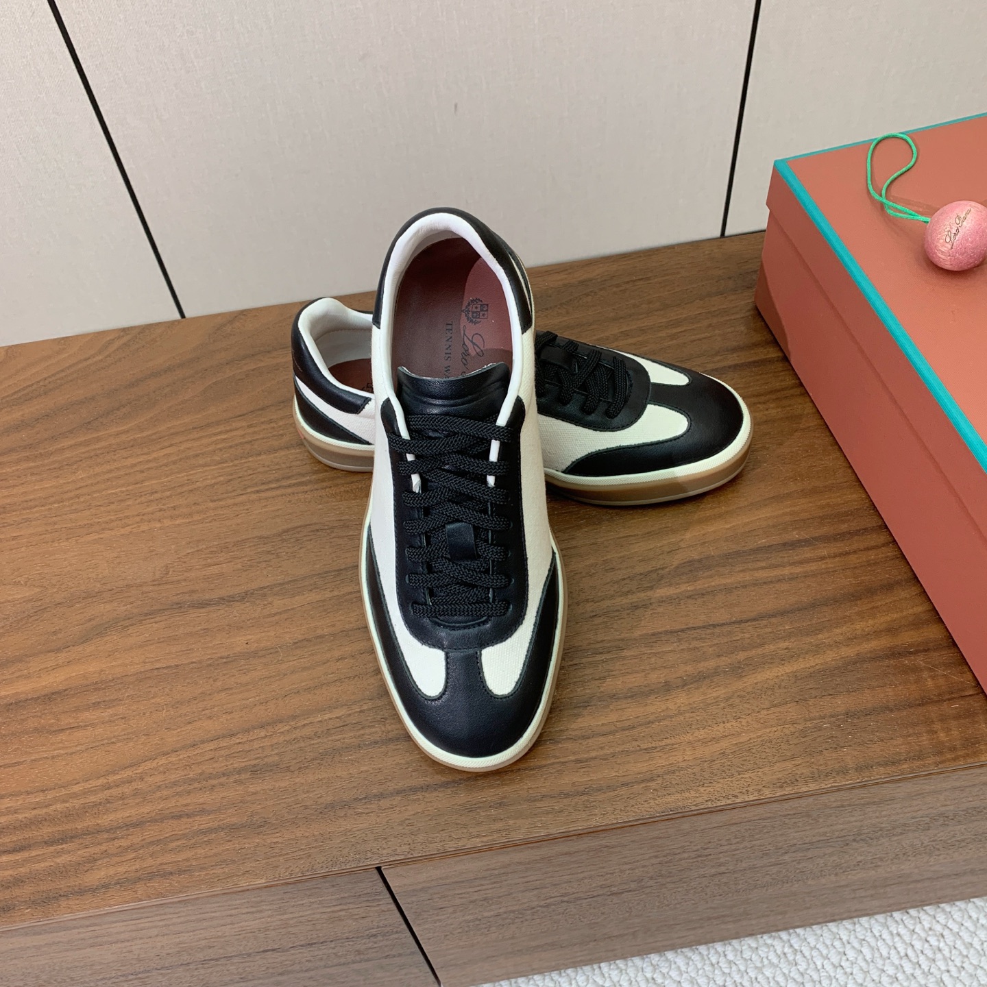 【Loro Piana】拼色德训鞋。简约时尚，鞋面采用牛皮➕定制布料。羊皮内里及垫脚。进口耐磨橡胶成型底