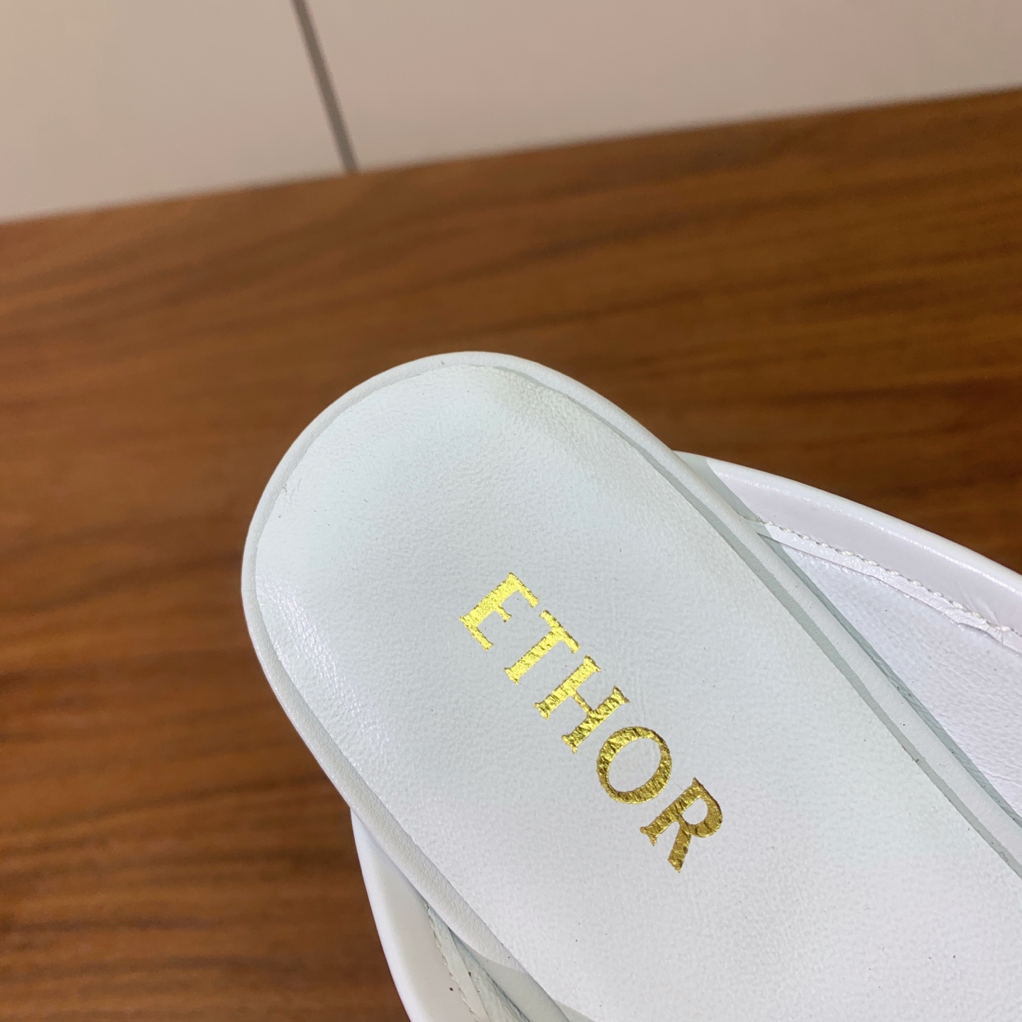 【ETHOR】包头拖。面料牛皮，羊皮内里及垫脚。原版开模定制大底码数：35-41（40、41定制不退换）