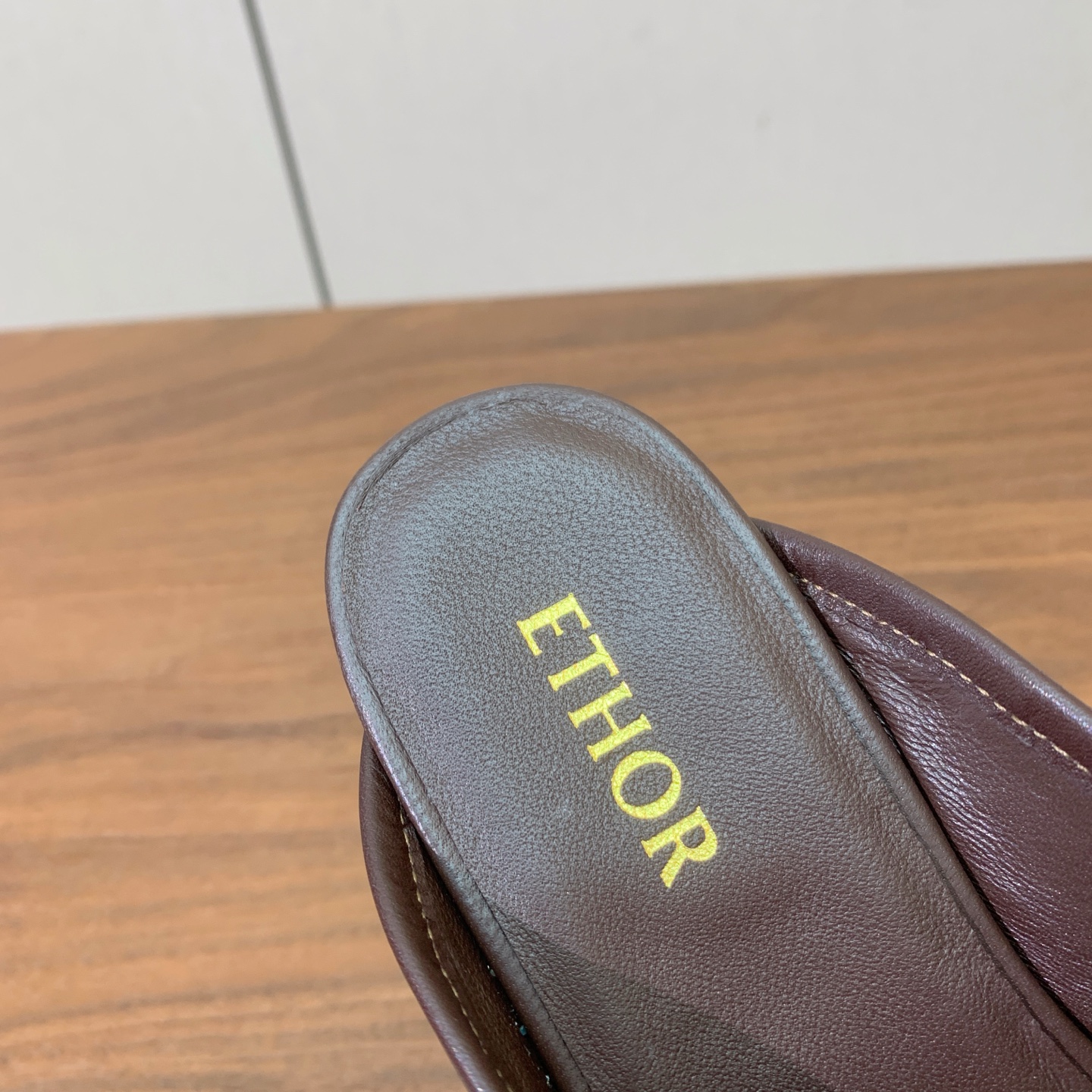 【ETHOR】包头拖。面料牛皮，羊皮内里及垫脚。原版开模定制大底码数：35-41（40、41定制不退换）