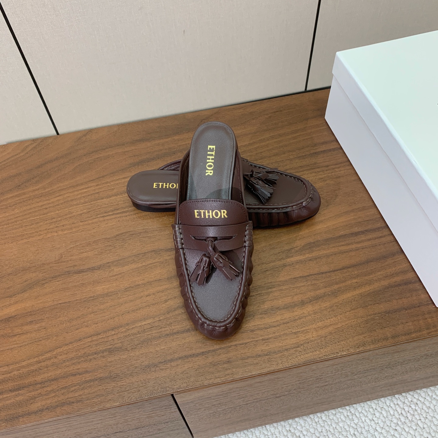 【ETHOR】包头拖。面料牛皮，羊皮内里及垫脚。原版开模定制大底码数：35-41（40、41定制不退换）