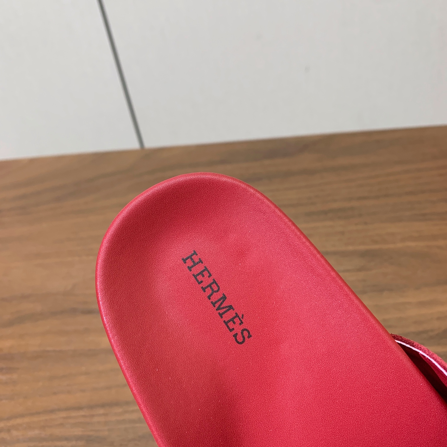 【Herm*s】情侣款人字拖。上脚简直太舒服了！憨厚又可爱！鞋面牛皮、羊京。开模TPU防滑大底（部分颜色