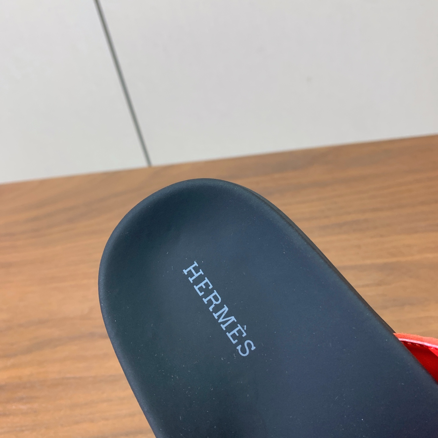 【Herm*s】情侣款人字拖。上脚简直太舒服了！憨厚又可爱！鞋面牛皮、羊京。开模TPU防滑大底（部分颜色