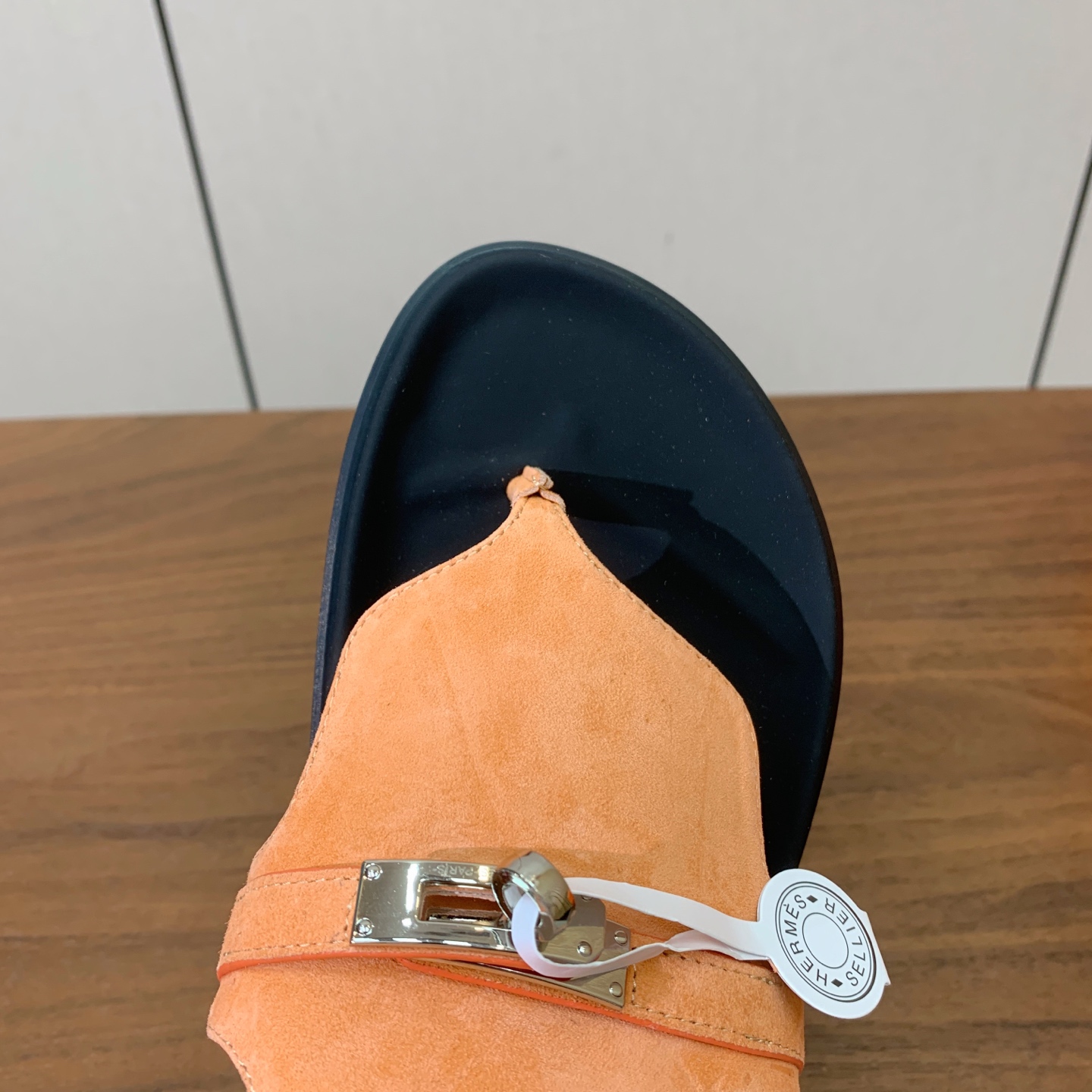 【Herm*s】情侣款人字拖。上脚简直太舒服了！憨厚又可爱！鞋面牛皮、羊京。开模TPU防滑大底（部分颜色