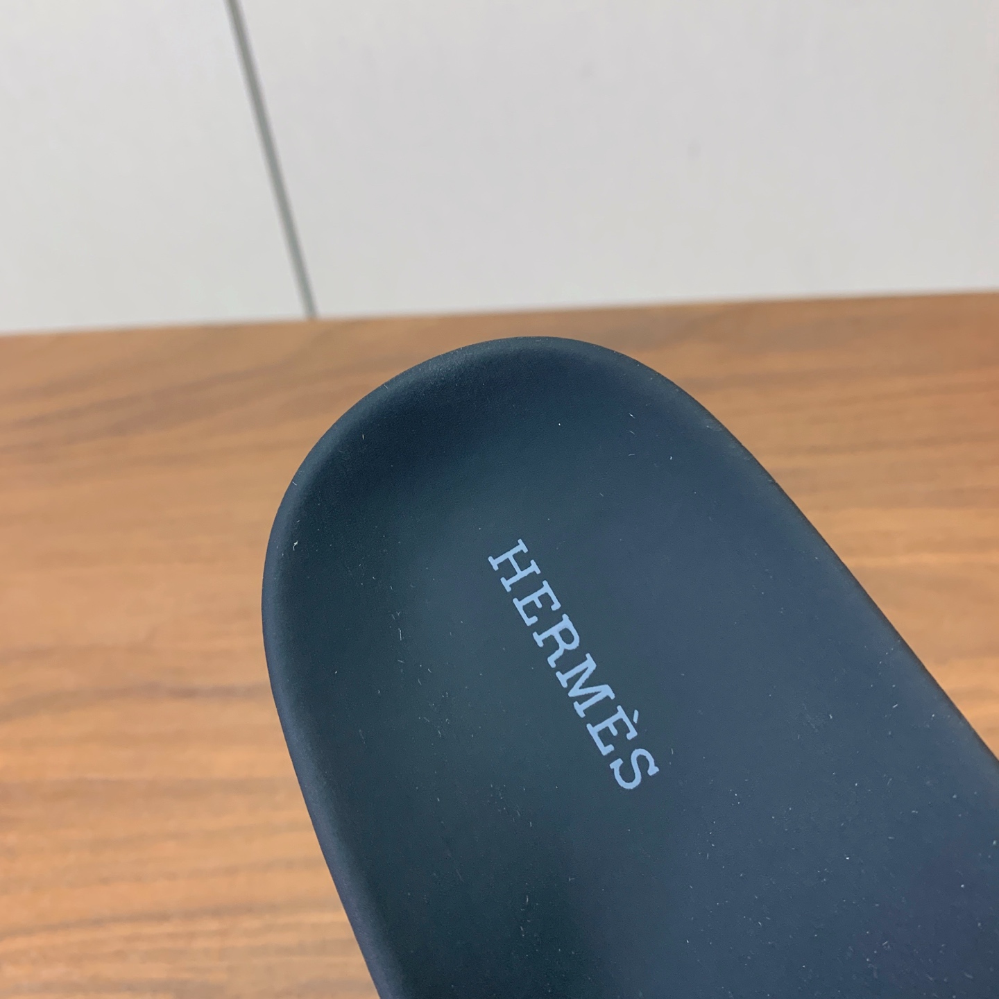 【Herm*s】情侣款人字拖。上脚简直太舒服了！憨厚又可爱！鞋面牛皮、羊京。开模TPU防滑大底（部分颜色