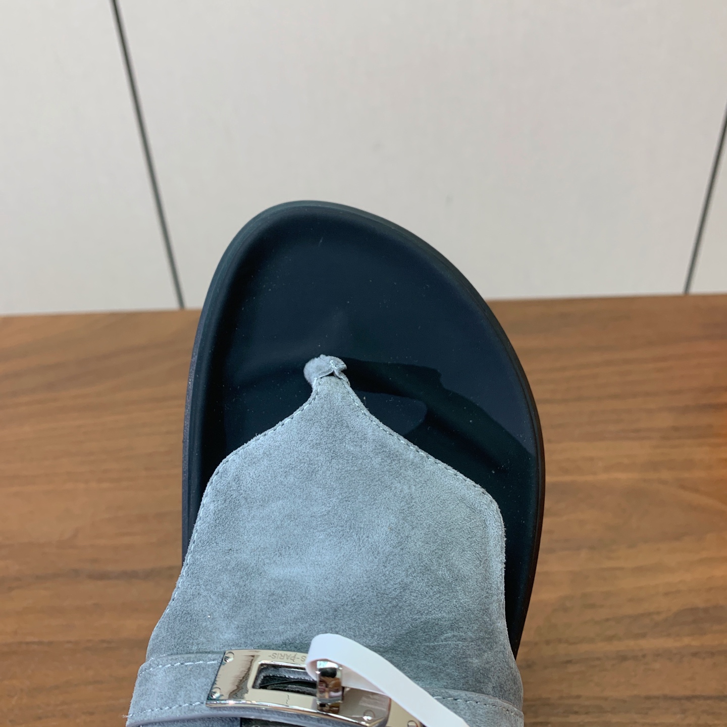 【Herm*s】情侣款人字拖。上脚简直太舒服了！憨厚又可爱！鞋面牛皮、羊京。开模TPU防滑大底（部分颜色