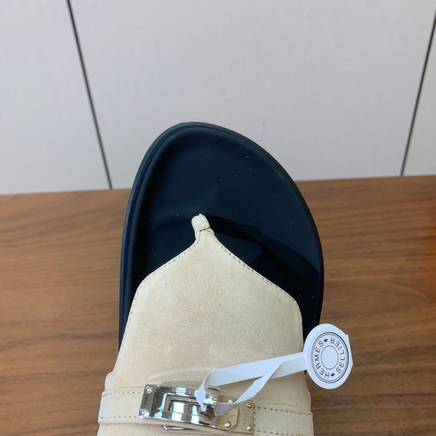 【Herm*s】情侣款人字拖。上脚简直太舒服了！憨厚又可爱！鞋面牛皮、羊京。开模TPU防滑大底（部分颜色