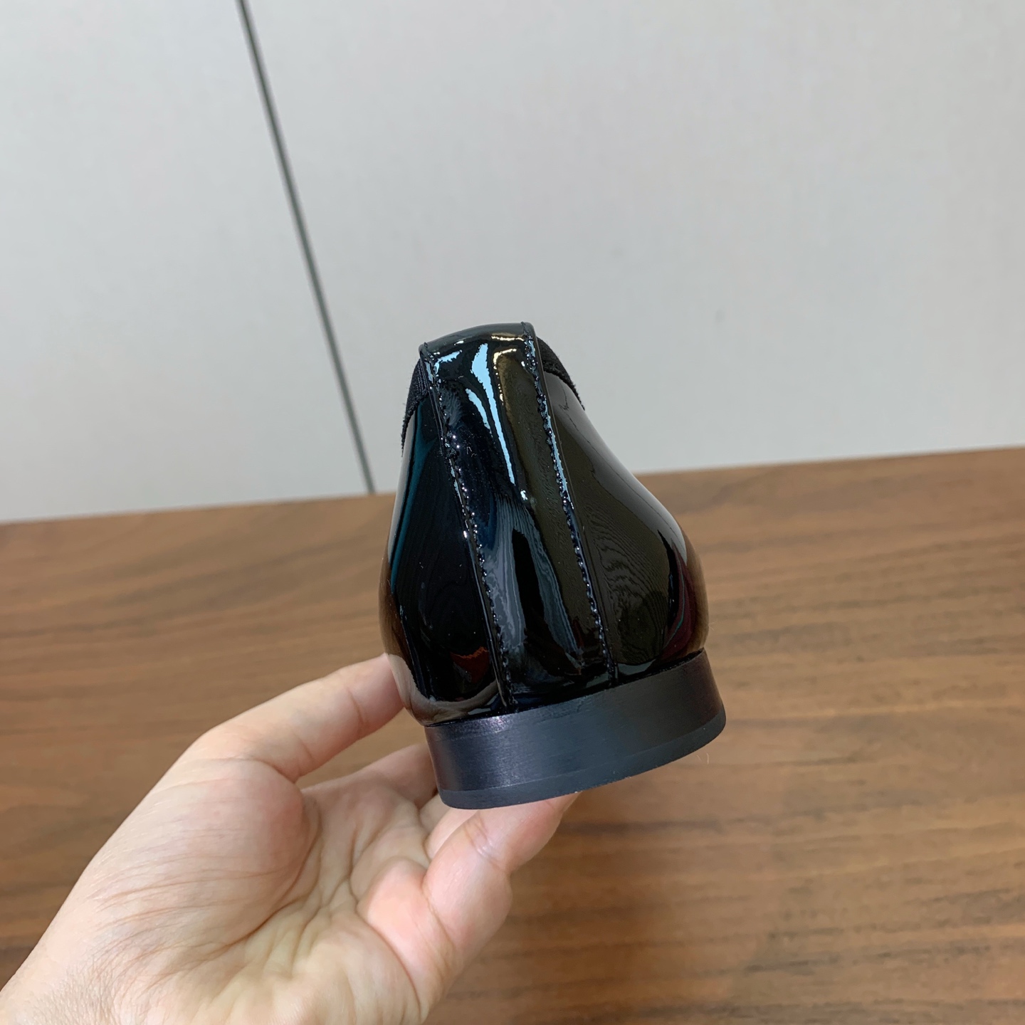 【Loro Piana】蝴蝶结单鞋。极简主义风格。属于非常耐看的款式！高级百搭之王。鞋面漆皮、真丝。进口真皮大底。 码数